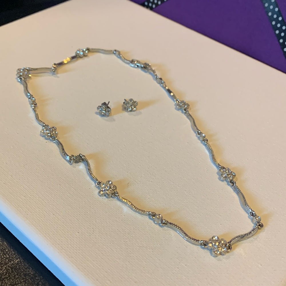 Avon Vintage Diamond Flowers Earrings & Necklace Set - Picture 3 of 5